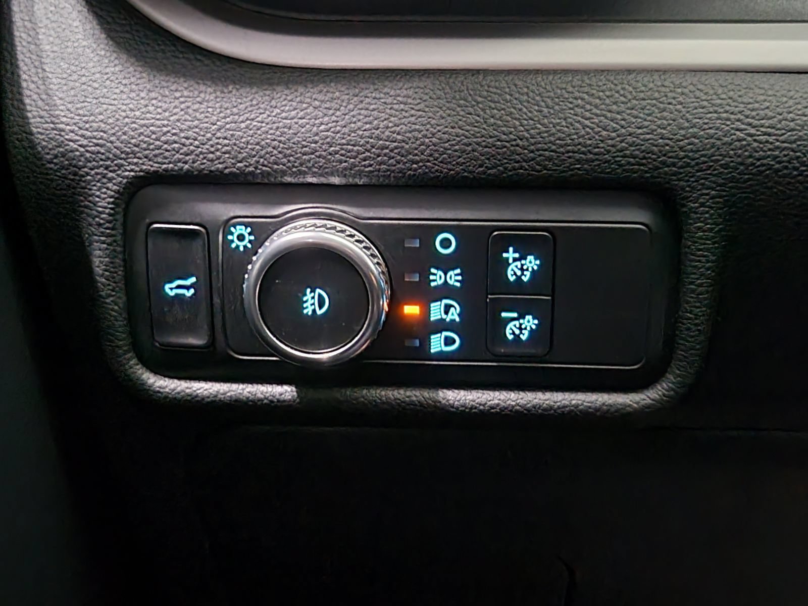 Certified 2021 Ford Explorer XLT w/ Equipment Group 202A AWD/4WD image 13