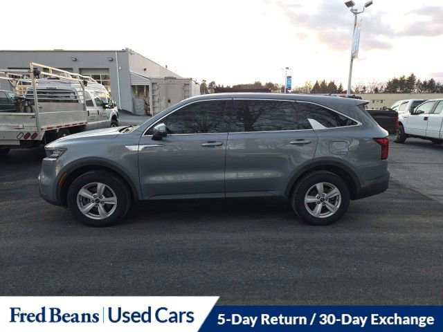 Used 2021 Kia Sorento LX image 2