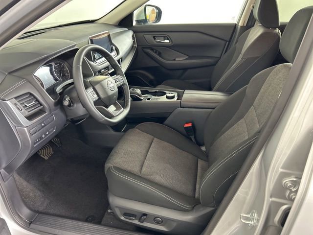 Used 2025 Nissan Rogue SV AWD/4WD image 9