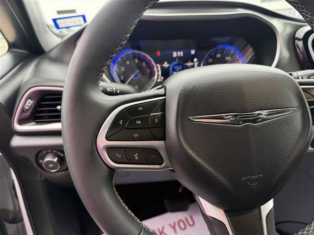 Used 2025 Chrysler Pacifica Select FWD image 15