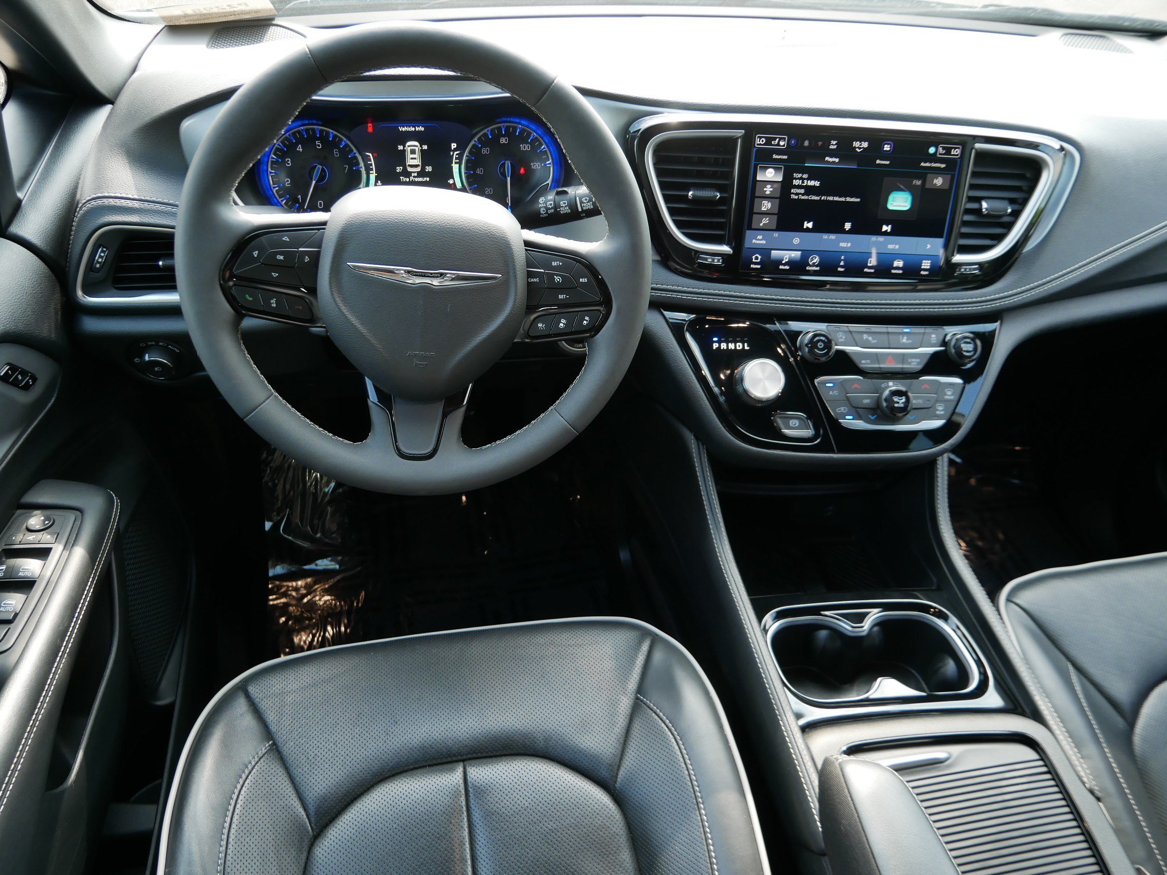 Used 2026 Chrysler Pacifica Limited w/ S Appearance Package FWD image 19