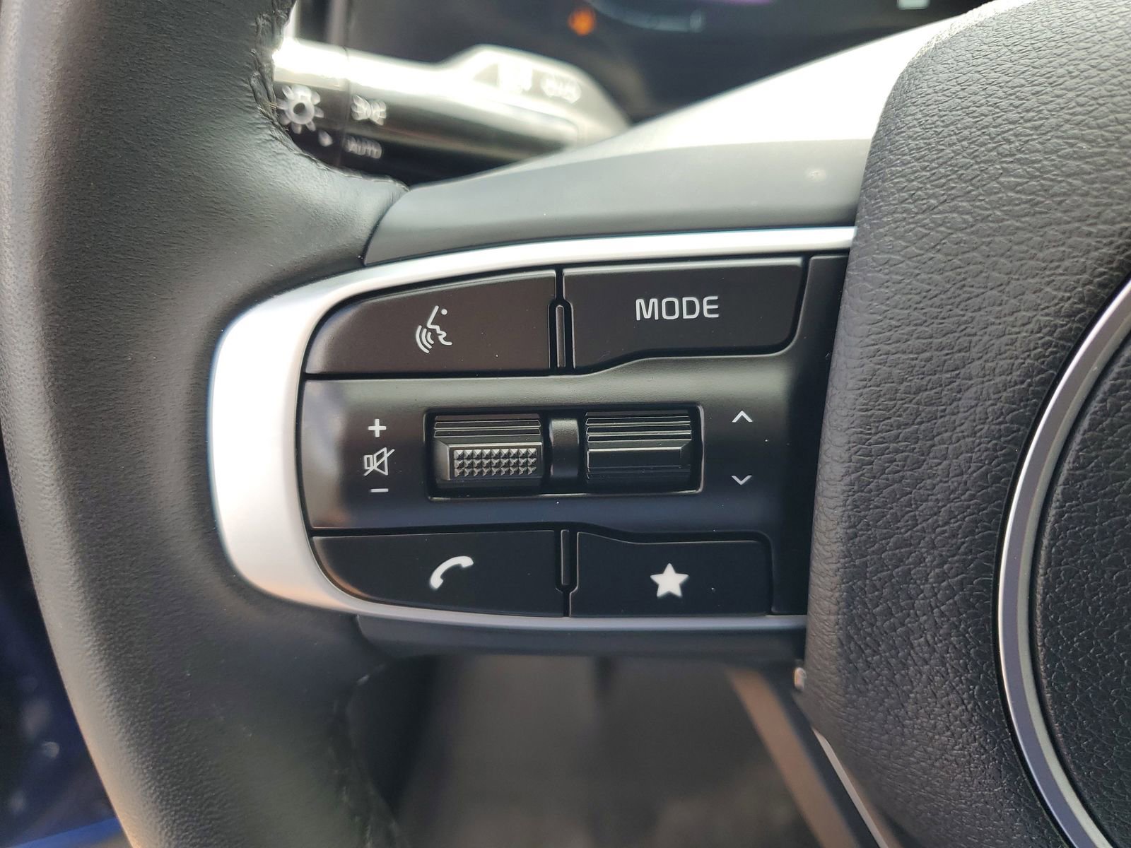 Used 2025 Kia Sportage EX FWD image 19