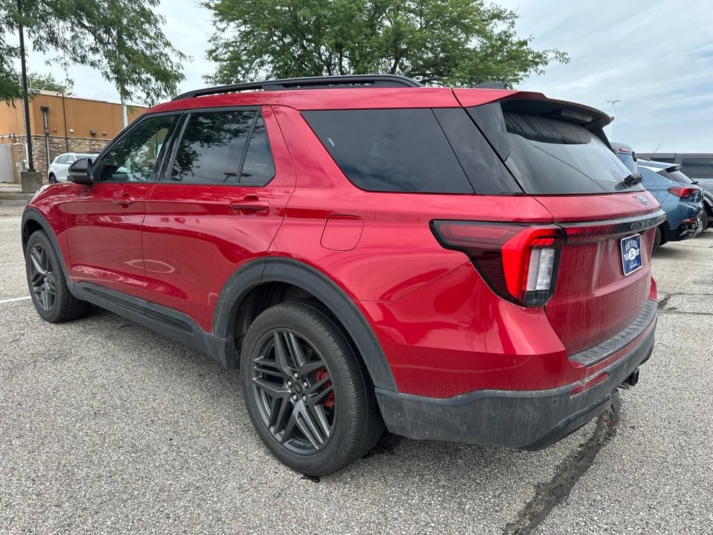 Certified 2025 Ford Explorer ST-Line w/ Premium Package AWD/4WD image 3