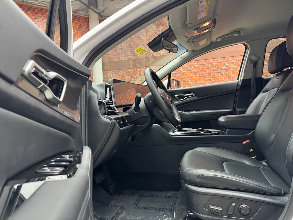 Used 2025 Kia Sportage EX FWD image 22