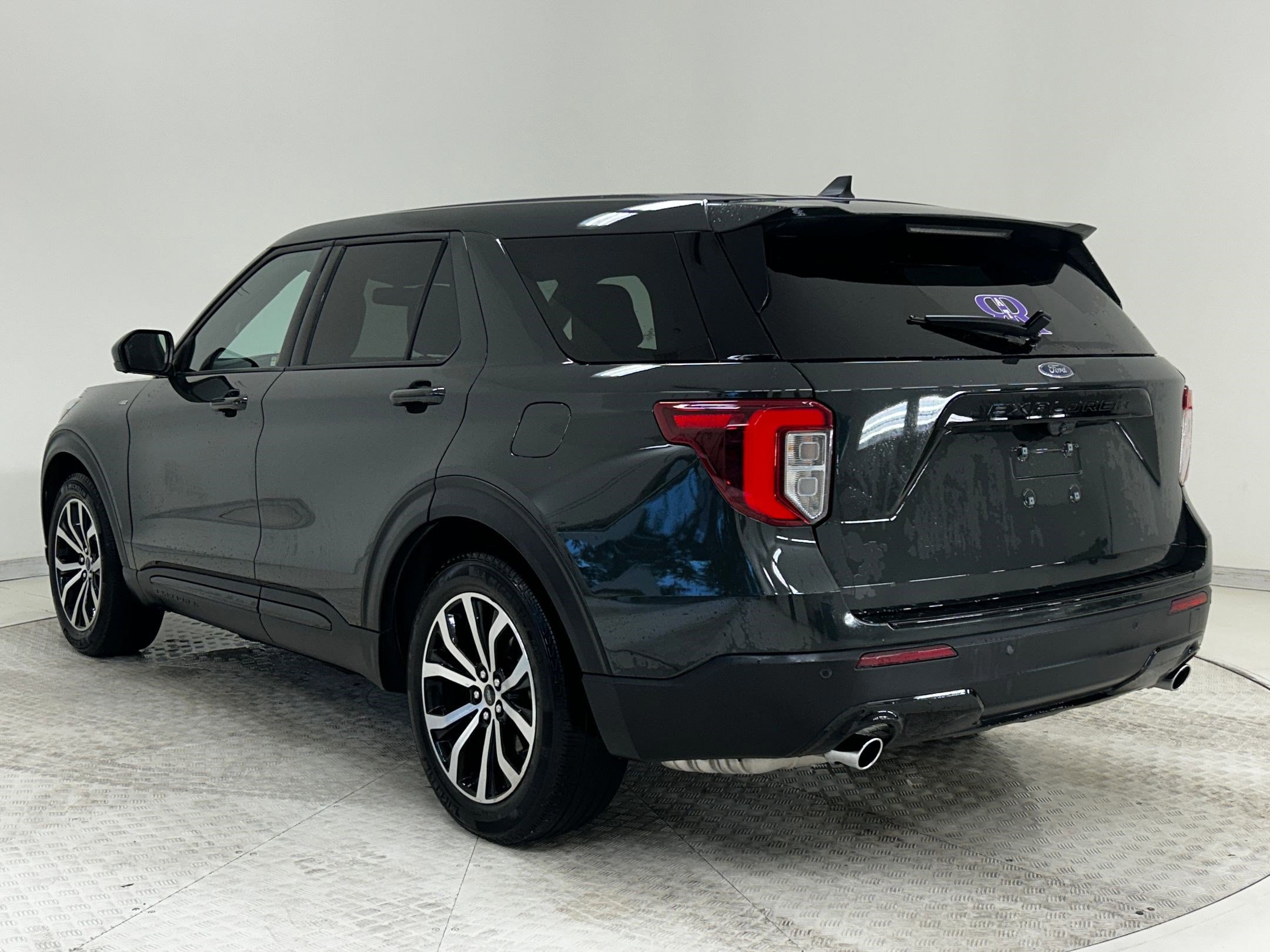 Certified 2022 Ford Explorer ST-Line image 3
