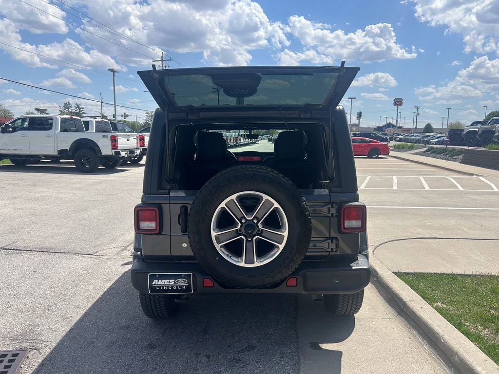 Used 2018 Jeep Wrangler Unlimited Sahara AWD/4WD image 19
