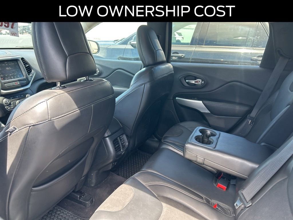 Used 2018 Jeep Cherokee Latitude Plus w/ Cold Weather Group AWD/4WD image 17