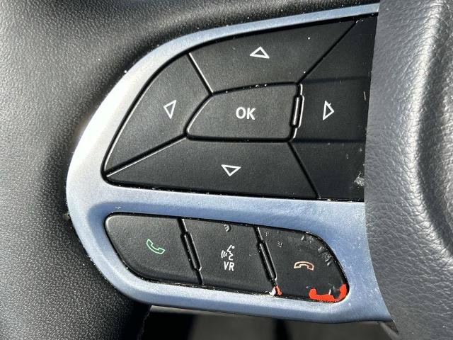 Used 2023 Chrysler Pacifica Touring-L FWD image 25