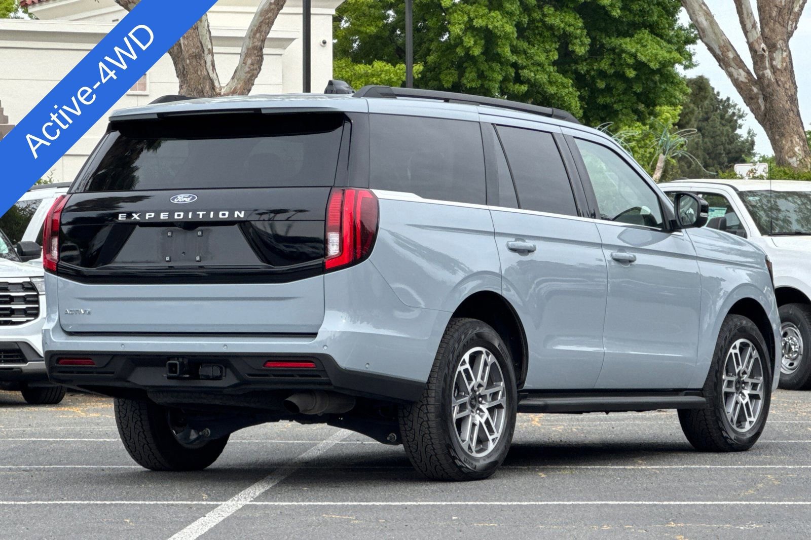 Certified 2025 Ford Expedition Active AWD/4WD image 4