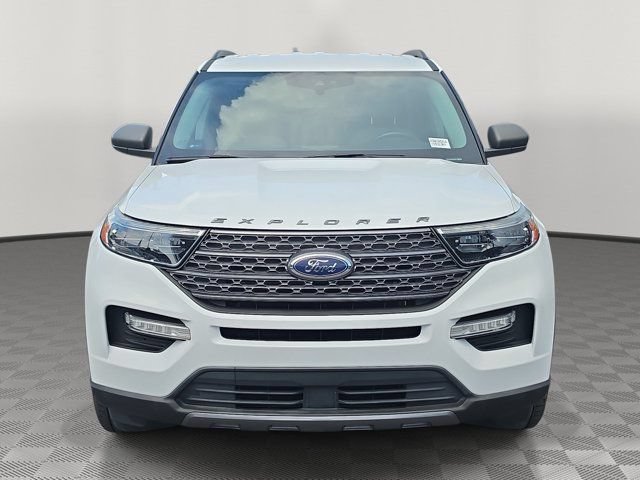 Certified 2021 Ford Explorer XLT w/ Equipment Group 202A RWD image 2