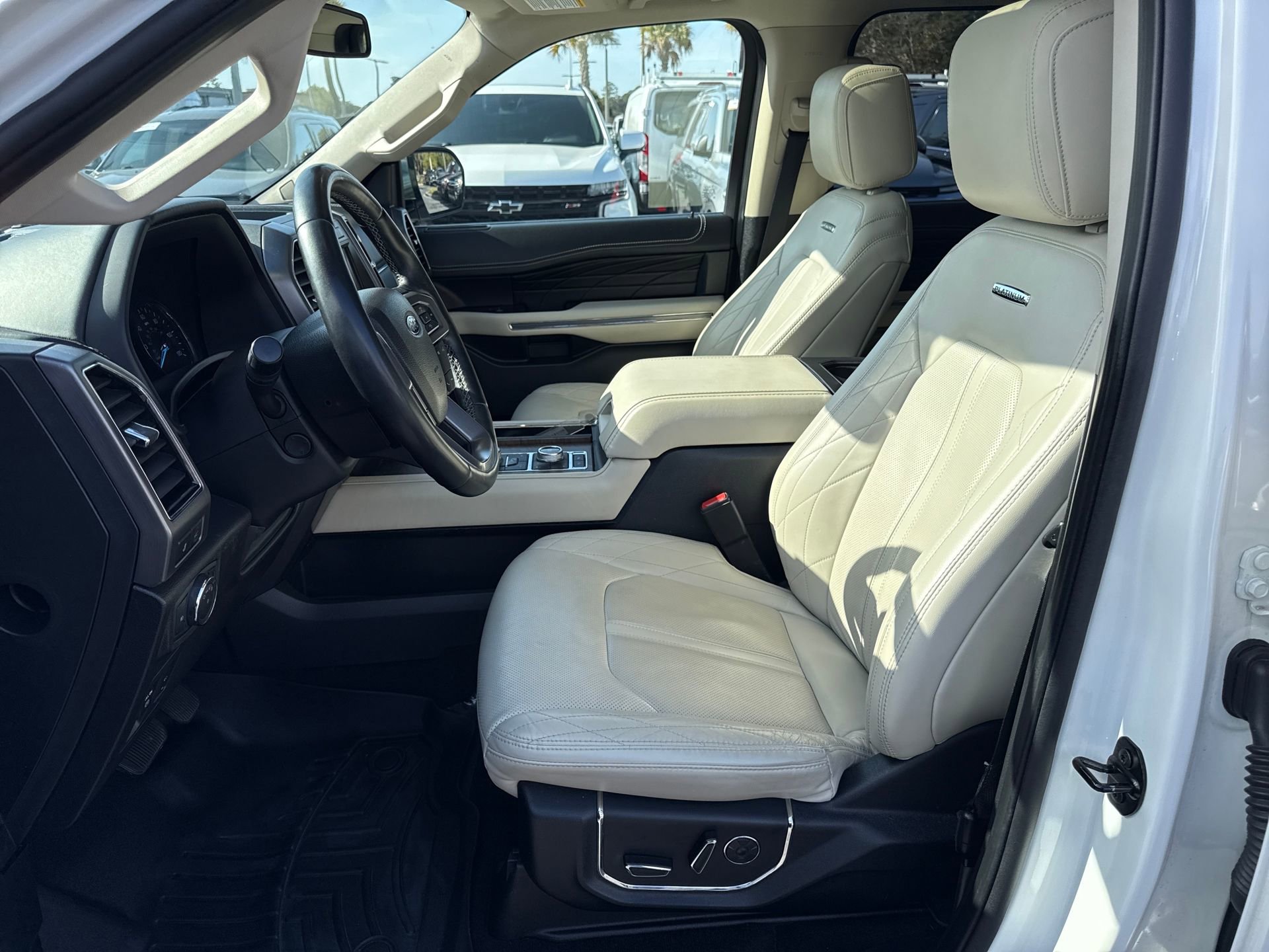 Certified 2020 Ford Expedition Platinum image 11