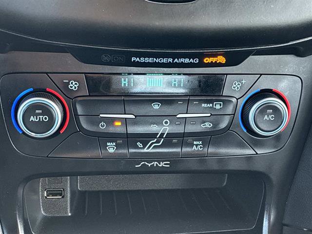 Certified 2018 Ford Focus SE w/ SE Appearance Package image 28