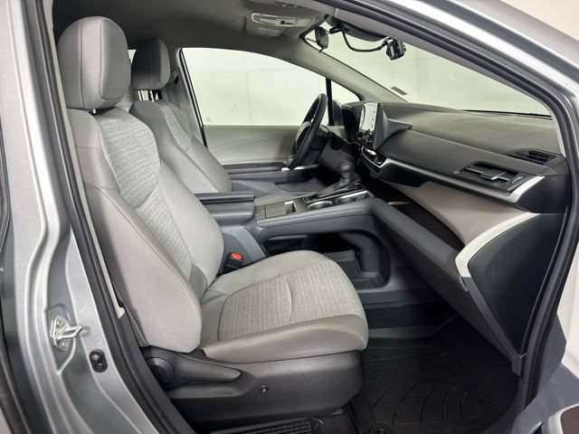 Used 2024 Toyota Sienna LE AWD/4WD image 4