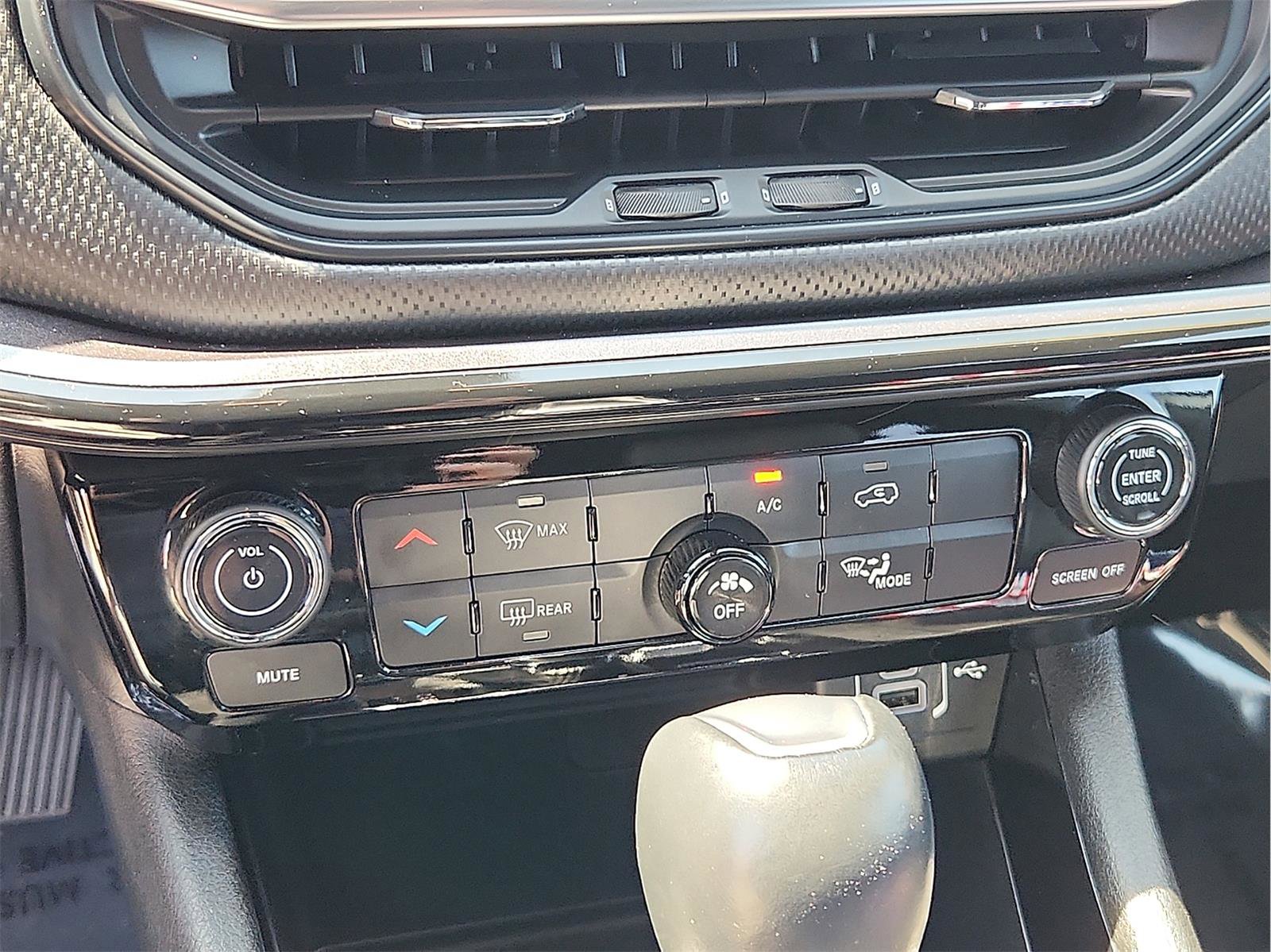 Used 2022 Jeep Compass Latitude AWD/4WD image 13