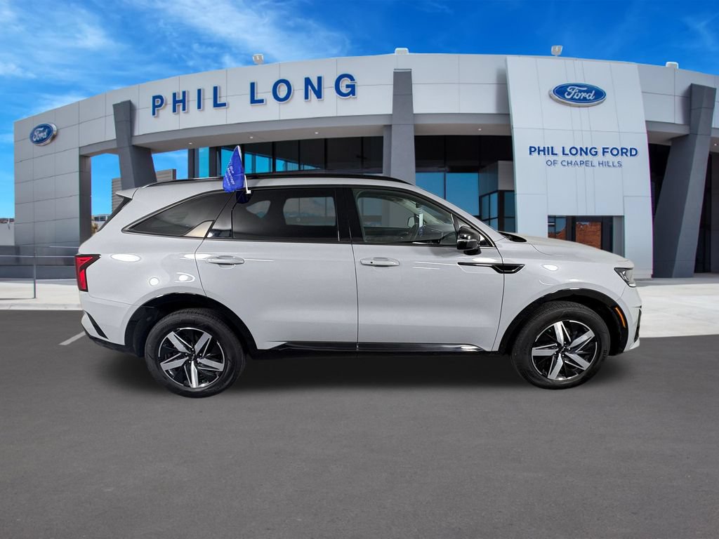 Used 2023 Kia Sorento EX w/ Panoramic Sunroof Package FWD image 6