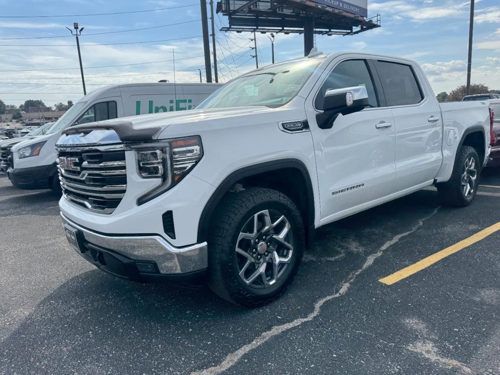 Used 2023 GMC Sierra 1500 SLT w/ SLT Premium Package AWD/4WD image 8