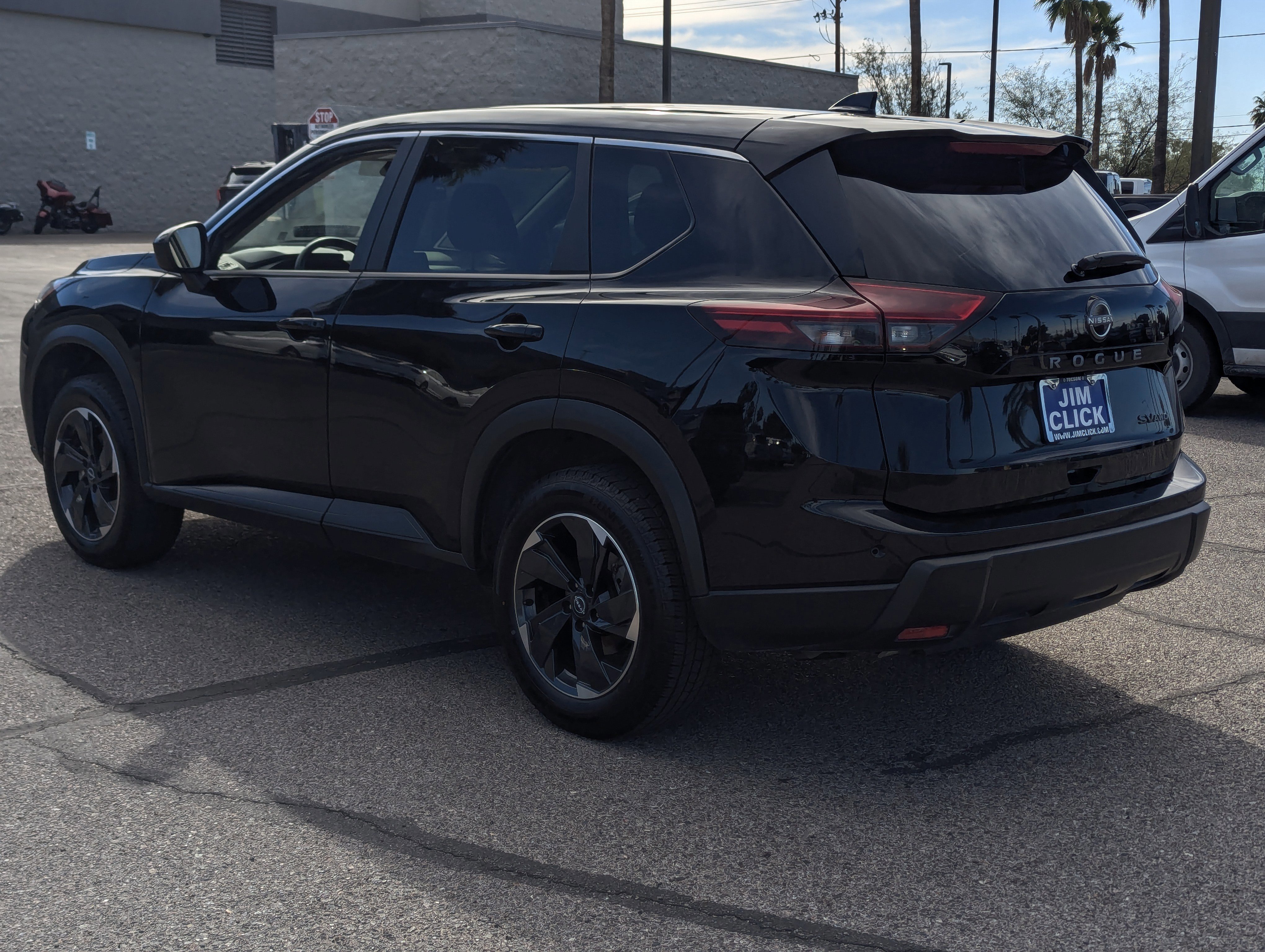 Used 2024 Nissan Rogue SV image 2