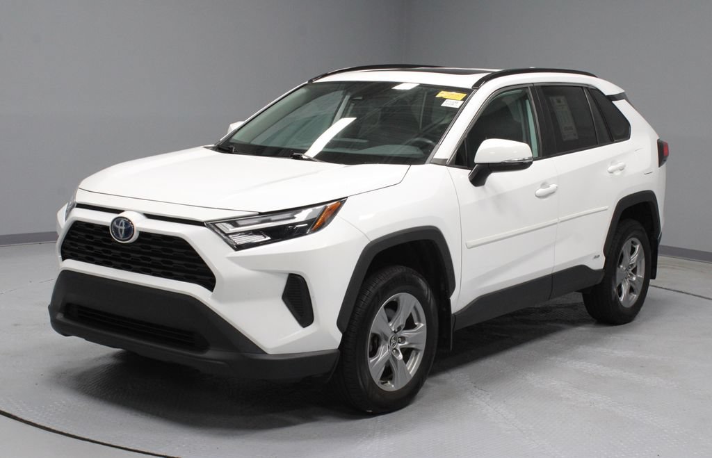 Used 2022 Toyota RAV4 XLE w/ Convenience Package AWD/4WD image 7