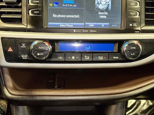 Used 2019 Toyota Highlander XLE AWD/4WD image 13