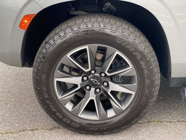 Used 2023 Chevrolet Tahoe Z71 w/ Luxury Package AWD/4WD image 12