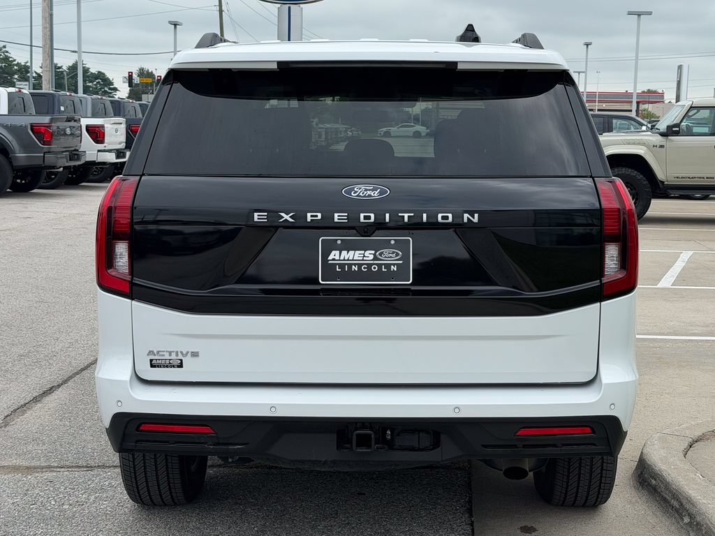 Certified 2025 Ford Expedition Active AWD/4WD image 5