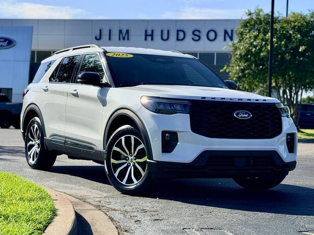 Certified 2025 Ford Explorer ST-Line AWD/4WD image 2