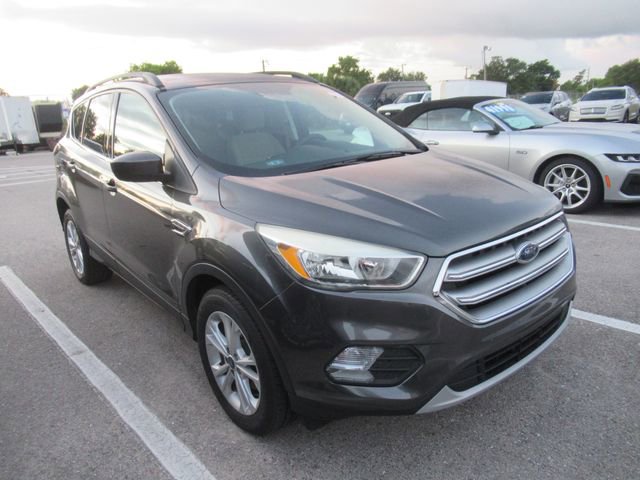 Certified 2017 Ford Escape SE FWD image 1