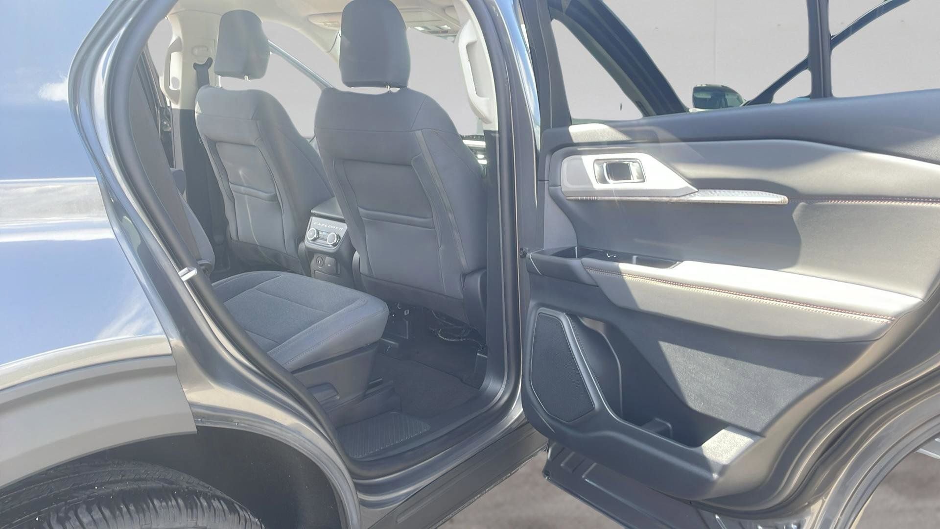Certified 2025 Ford Explorer Active AWD/4WD image 18