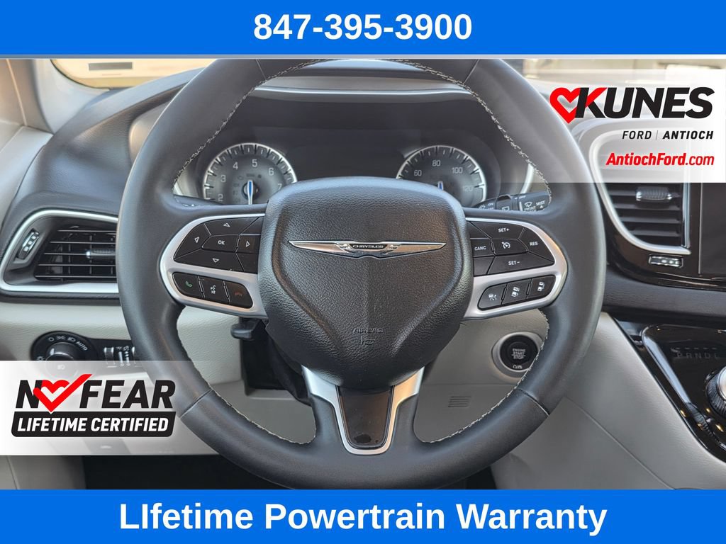 Used 2024 Chrysler Pacifica Touring-L FWD image 43