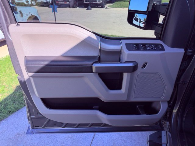 Certified 2022 Ford F250 XLT w/ Black Appearance Package AWD/4WD image 9