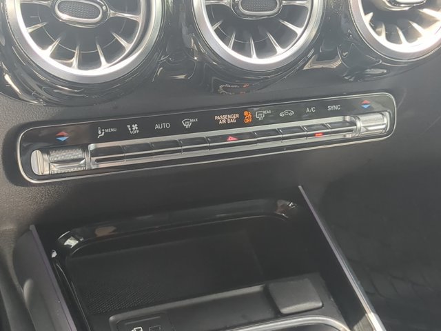 Used 2022 Mercedes-Benz GLB 250 4MATIC image 26