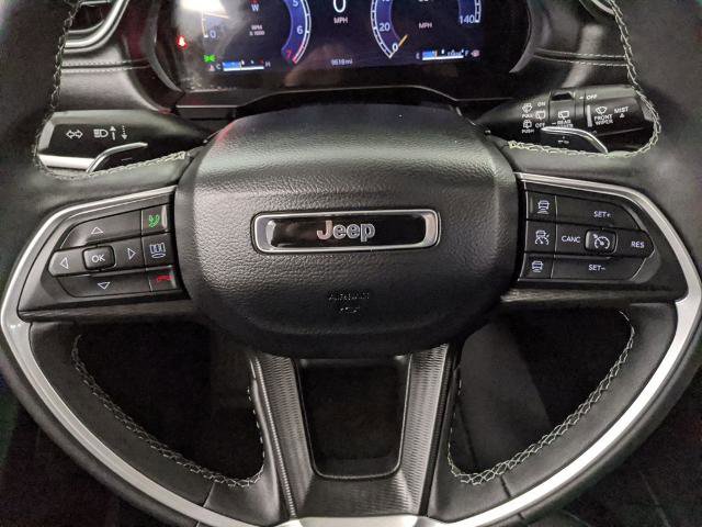 Used 2025 Jeep Grand Cherokee Laredo X image 12