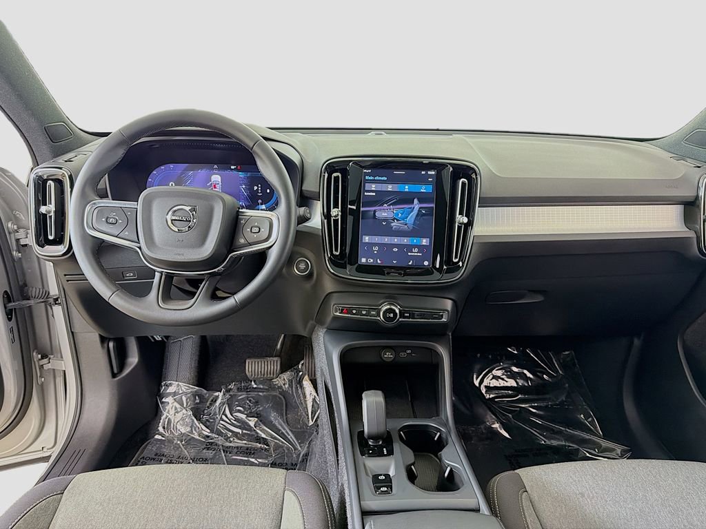 Used 2025 Volvo XC40 B5 Core AWD/4WD image 26