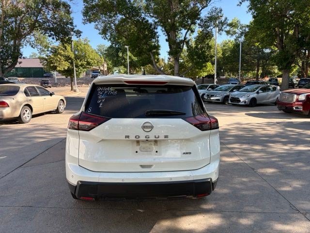 Used 2024 Nissan Rogue S AWD/4WD image 6