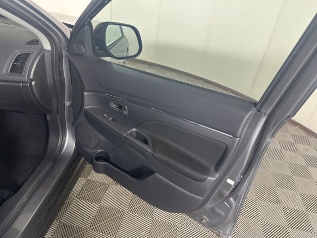 Used 2025 Mitsubishi Outlander Sport ES AWD/4WD image 9