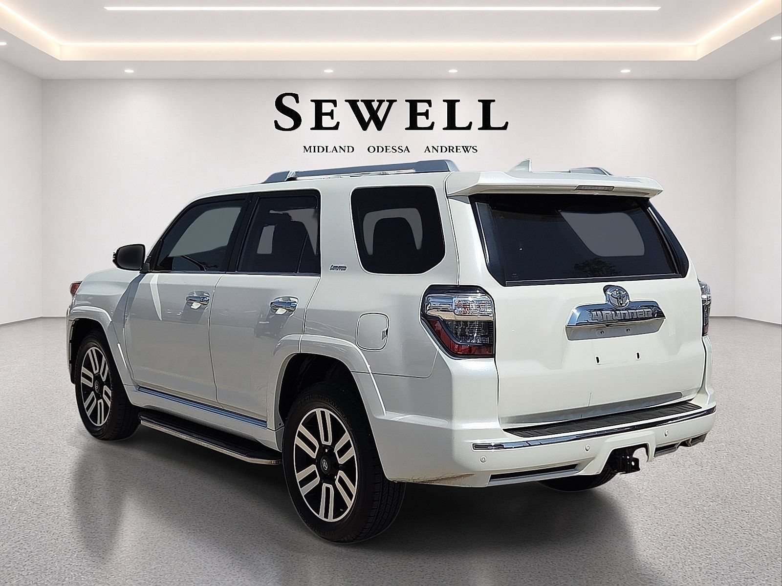 Used 2018 Toyota 4Runner Limited RWD image 3