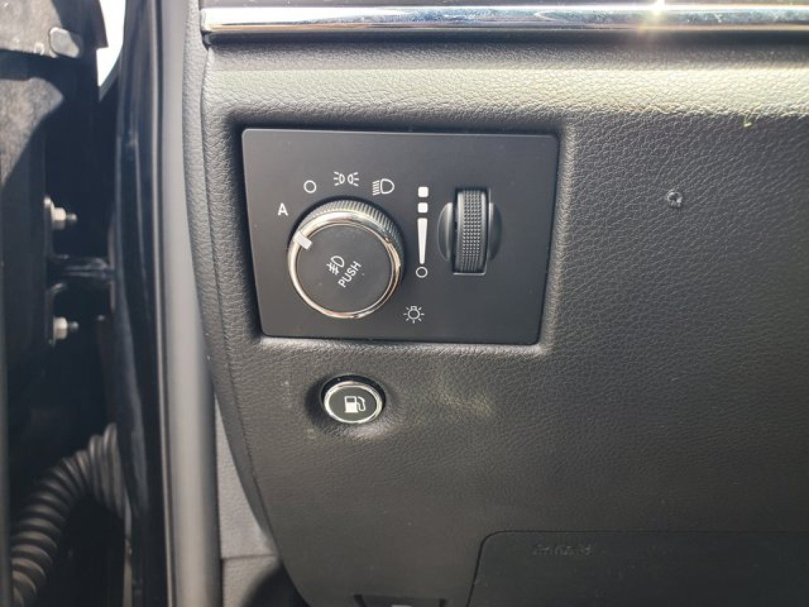 Used 2018 Jeep Grand Cherokee Limited w/ Trailer Tow Group IV RWD image 16