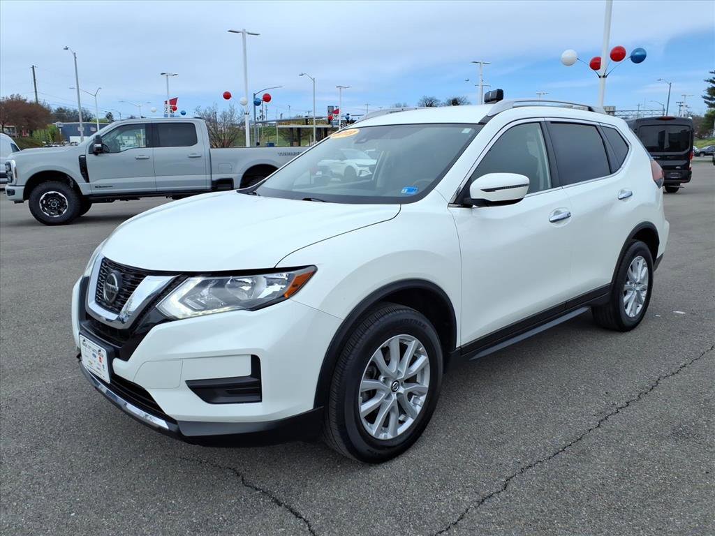 Used 2019 Nissan Rogue SV image 1