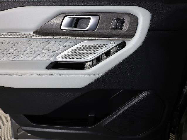 Certified 2025 Ford Explorer Platinum w/ Ultimate Package image 29