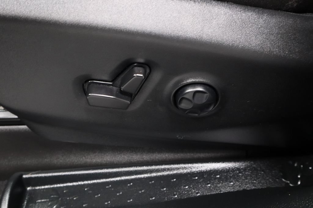 Used 2025 Chrysler Pacifica Limited FWD image 26