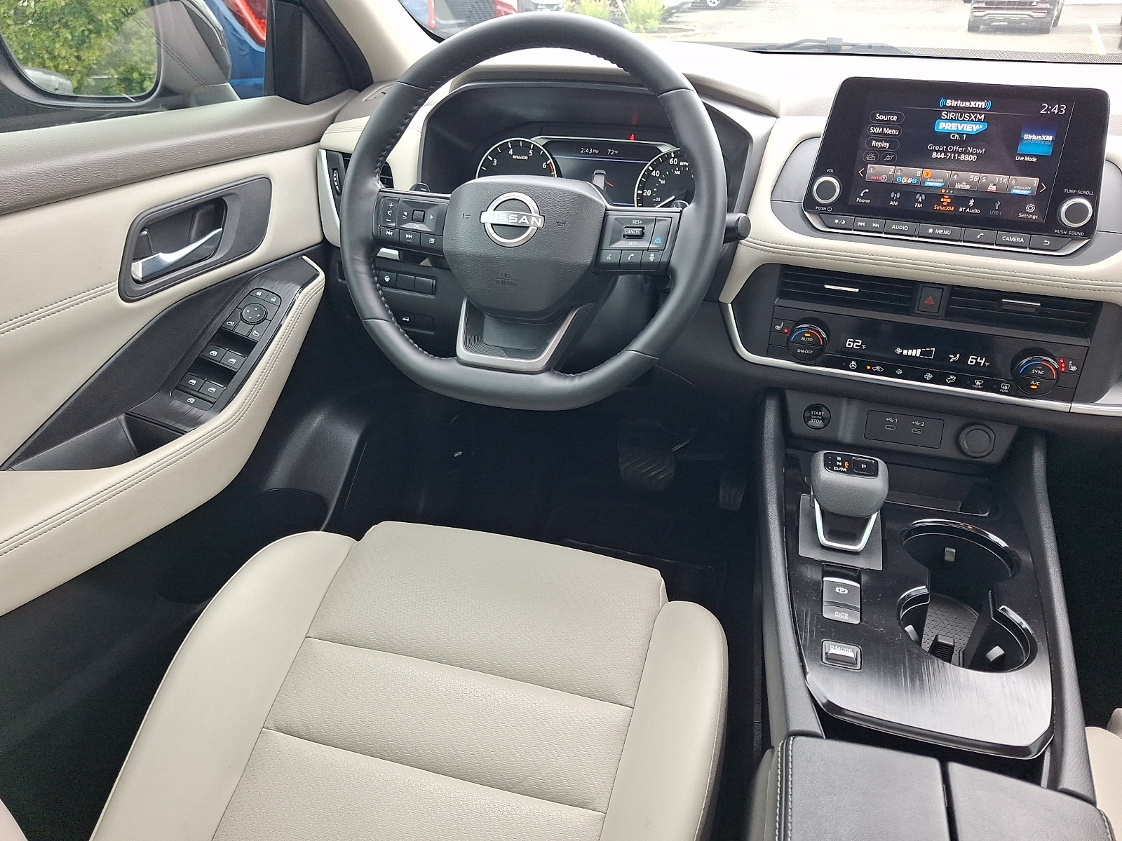 Used 2025 Nissan Rogue SV w/ SV Premium Package FWD image 14