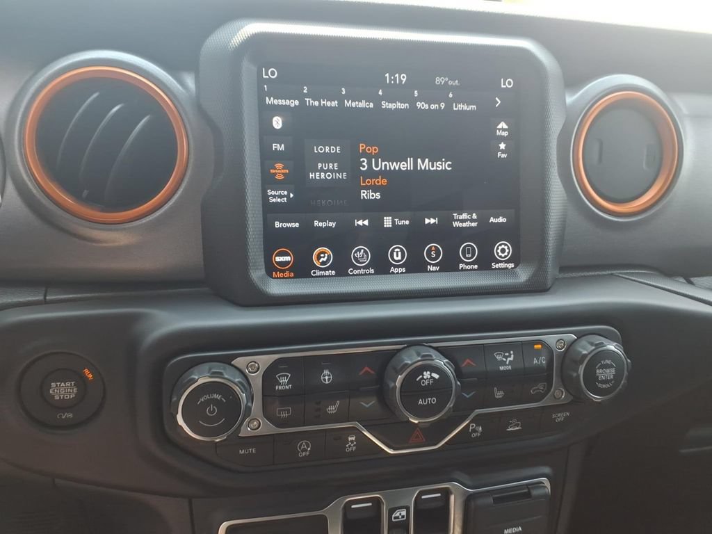Used 2021 Jeep Gladiator Mojave AWD/4WD image 25