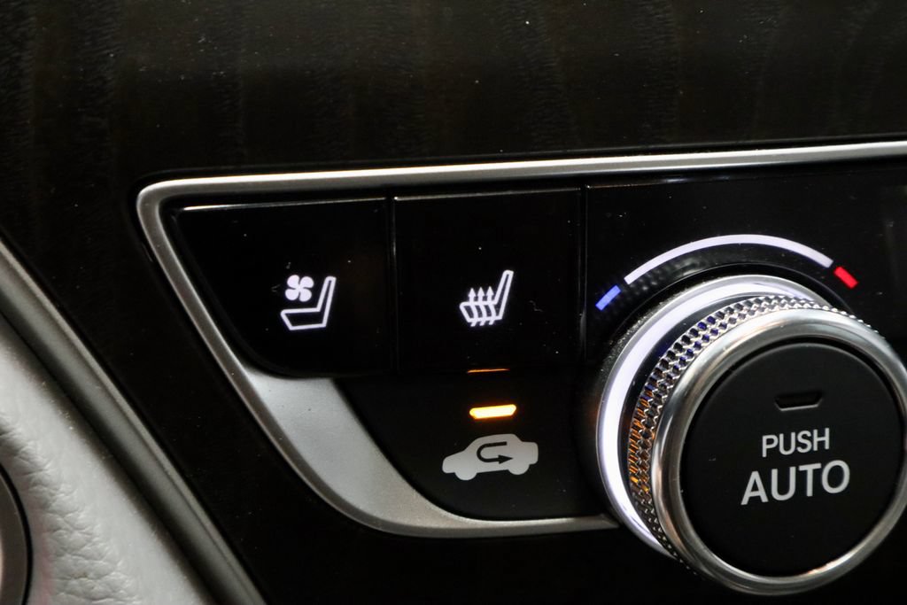Used 2020 Honda Accord Touring image 4