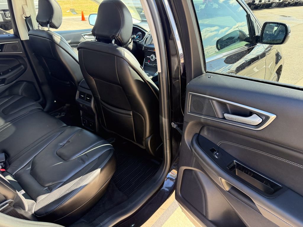 Certified 2019 Ford Edge Titanium w/ Equipment Group 301A image 18