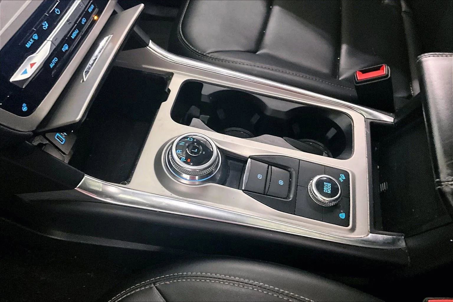 Certified 2022 Ford Explorer XLT w/ Equipment Group 202A image 16