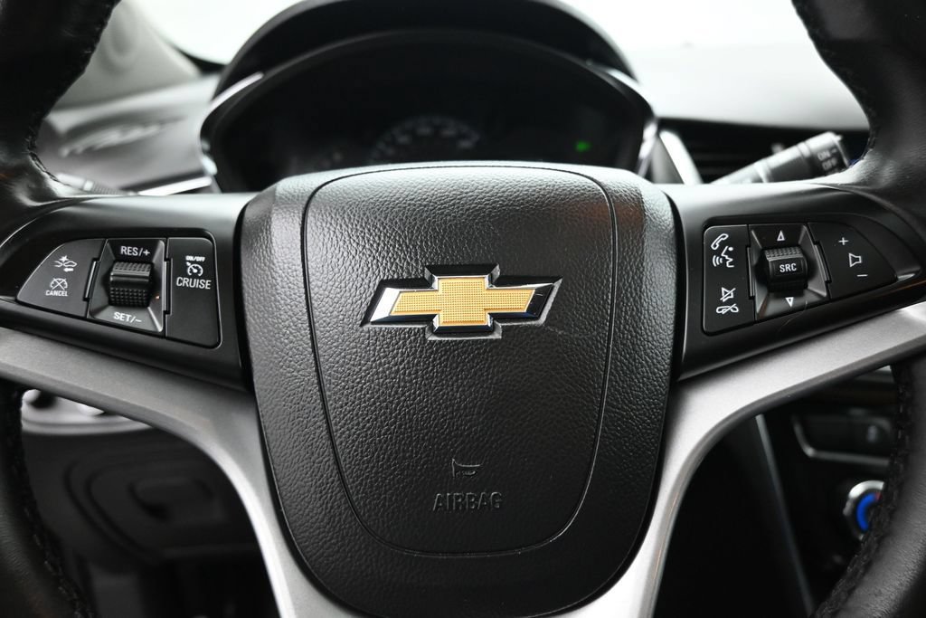 Used 2018 Chevrolet Trax Premier w/ Midnight Edition FWD image 12