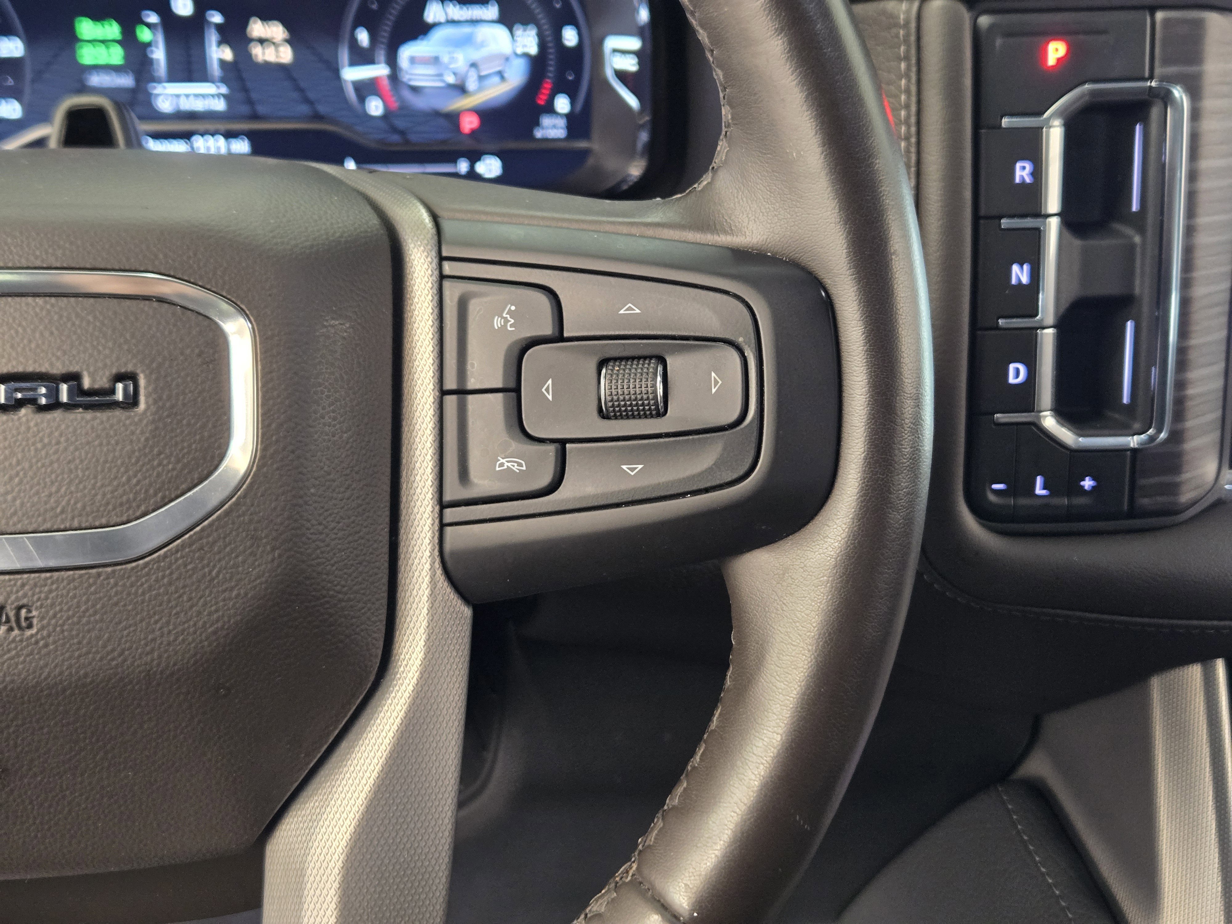 Used 2023 GMC Yukon XL Denali w/ Advanced Technology Package image 27