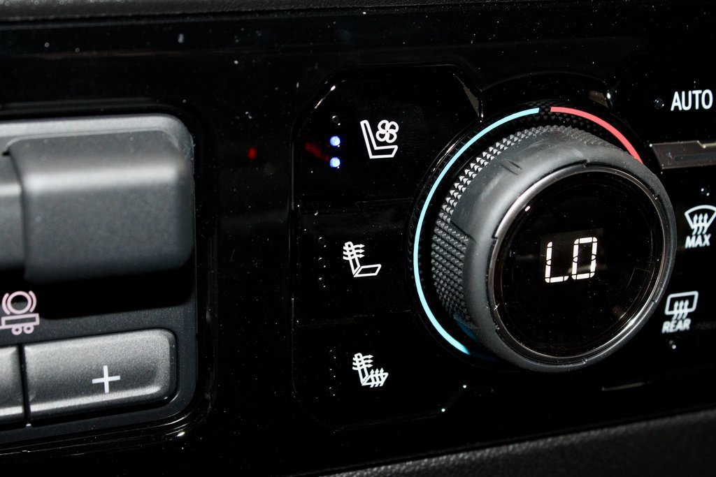 Used 2025 Chevrolet Silverado 1500 High Country w/ Technology Package image 12