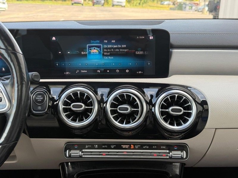 Used 2021 Mercedes-Benz CLA 250 4MATIC image 10