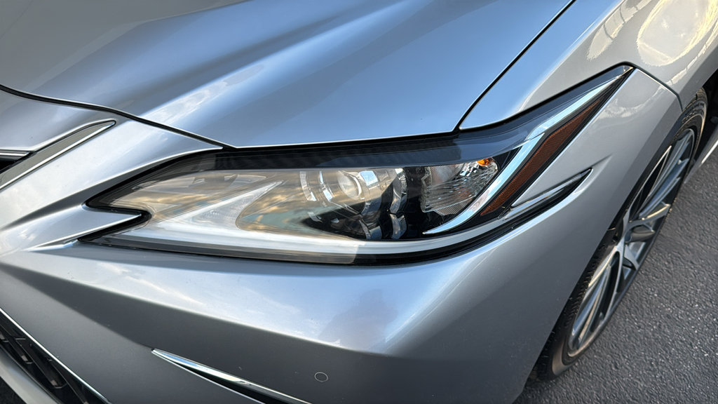 Used 2023 Lexus ES 300h w/ Premium Package FWD image 6